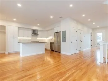 4 bed, 3 bath apartment for rent at 210 Adams Unit 4, Waltham — photo 4 of 25