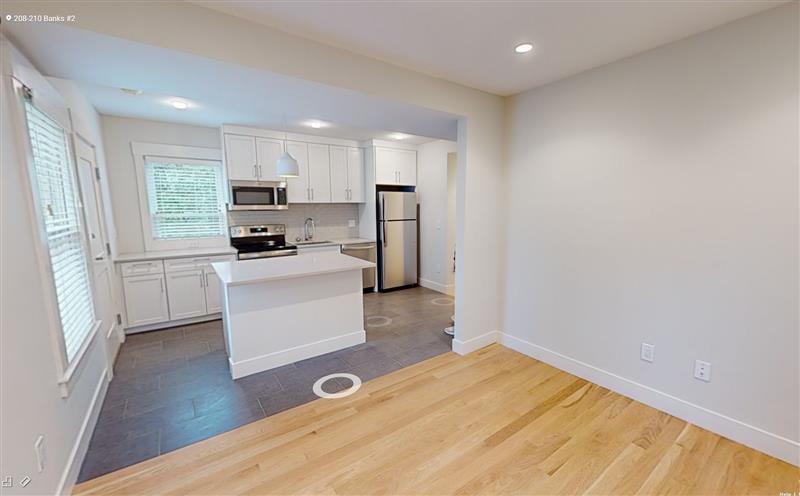 2 bed, 1 bath apartment for rent at 208-210 Banks St Unit 2, Riverside — photo 3 of 11