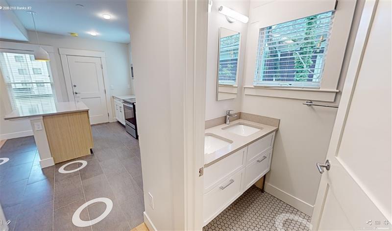 2 bed, 1 bath apartment for rent at 208-210 Banks St Unit 2, Riverside — photo 5 of 11