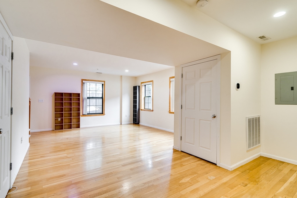 3 bed, 2 bath apartment for rent at 210 Broadway Unit 107, Everett — photo 6 of 16