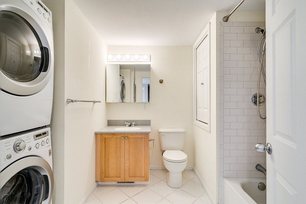 3 bed, 2 bath apartment for rent at 210 Broadway Unit 107, Everett — photo 10 of 16