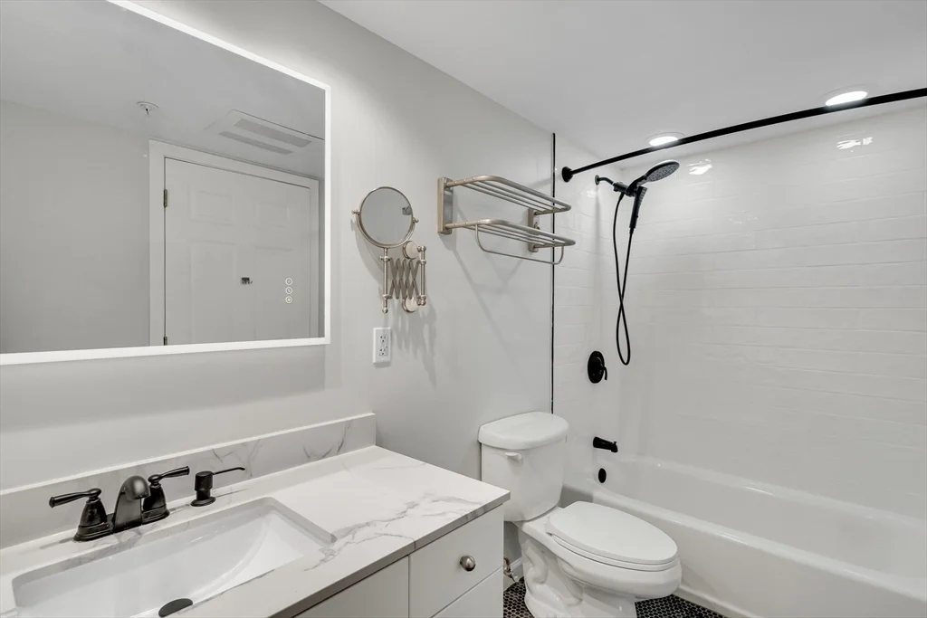 1 bed, 1 bath apartment for rent at 210 Broadway Unit A-205, Everett — photo 18 of 21
