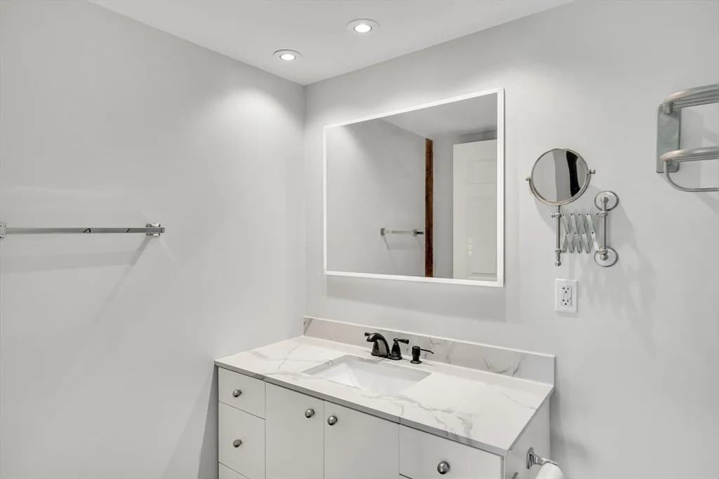1 bed, 1 bath apartment for rent at 210 Broadway Unit A-205, Everett — photo 17 of 21
