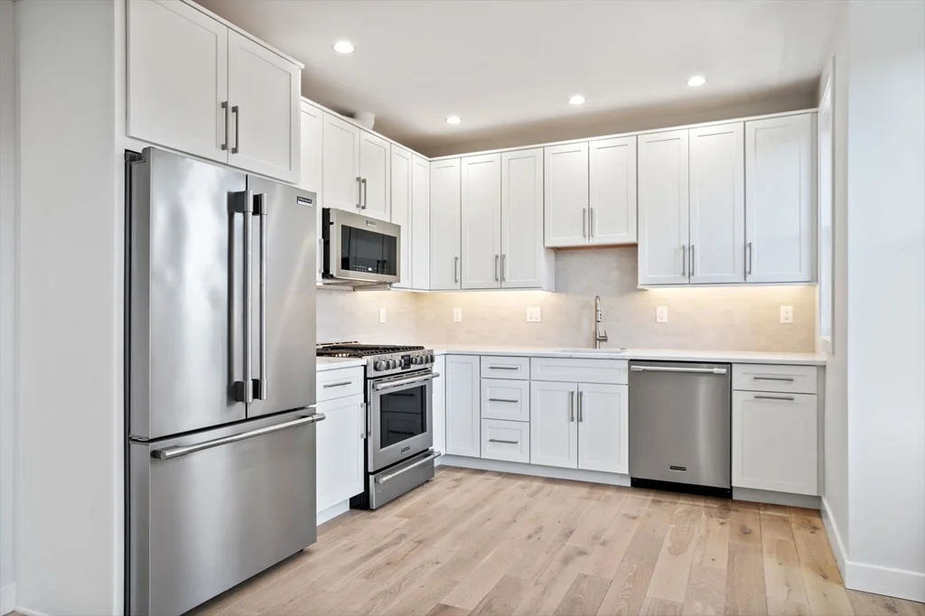 2 bed, 2 bath apartment for rent at 210 Endicott St Unit 4, North End — photo 3 of 25
