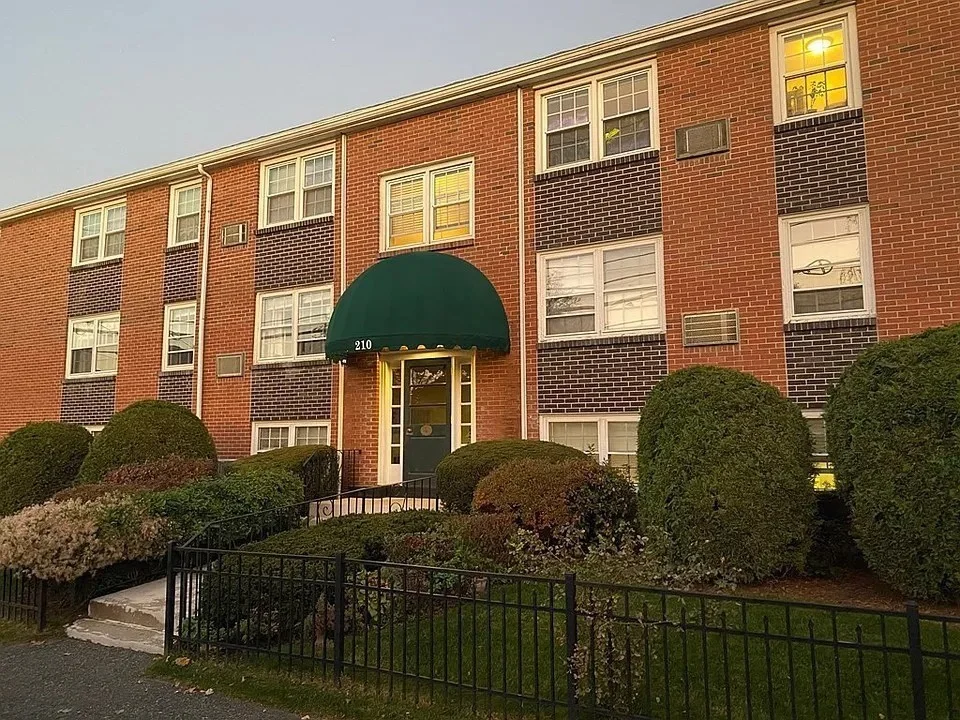 1 bed, 1 bath apartment for rent at 210 Hillside Ave Unit 12A, Needham