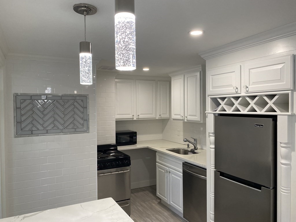 Studio bed, 1 bath apartment for rent at 210 Hillside Ave Unit 37, Needham — photo 1 of 14