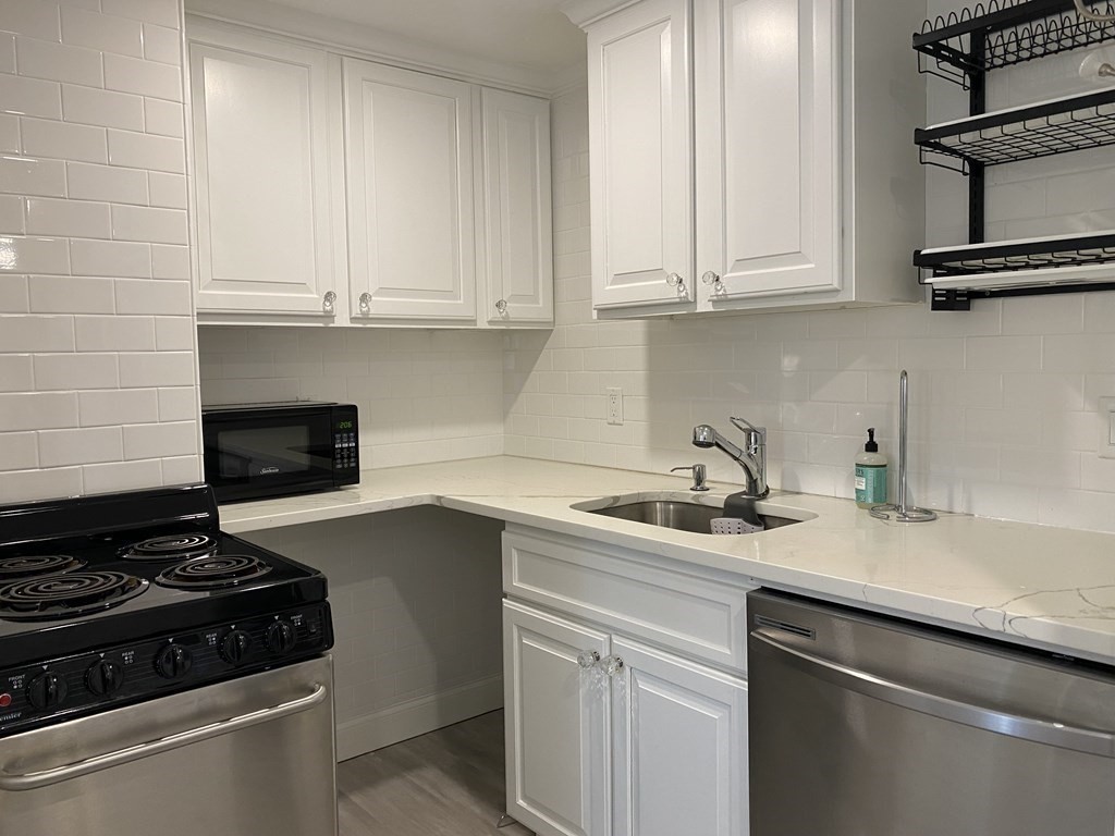 Studio bed, 1 bath apartment for rent at 210 Hillside Ave Unit 37, Needham — photo 7 of 14