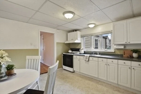 1 bed, 1 bath apartment for rent at 210 Lebanon Unit 1, Malden — photo 5 of 9