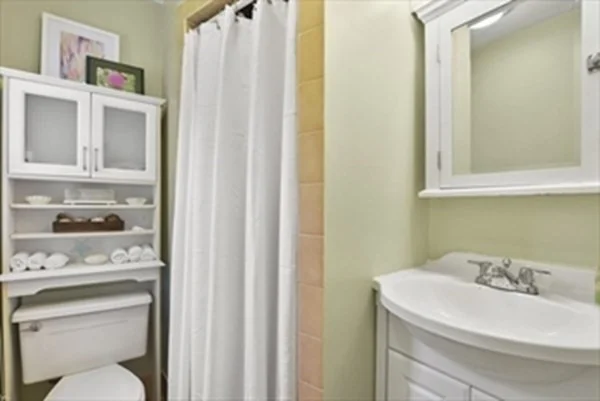 1 bed, 1 bath apartment for rent at 210 Lebanon Unit 1, Malden — photo 6 of 9