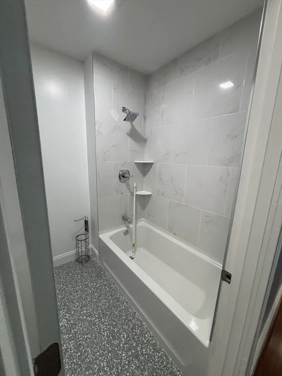 5 bed, 1 bath apartment for rent at 210 Lexington Unit 3, Eagle Hill — photo 11 of 24