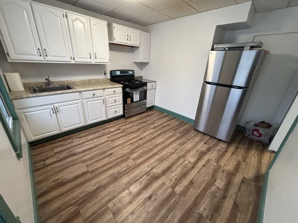 5 bed, 1 bath apartment for rent at 210 Lexington Unit 3, Eagle Hill — photo 4 of 24