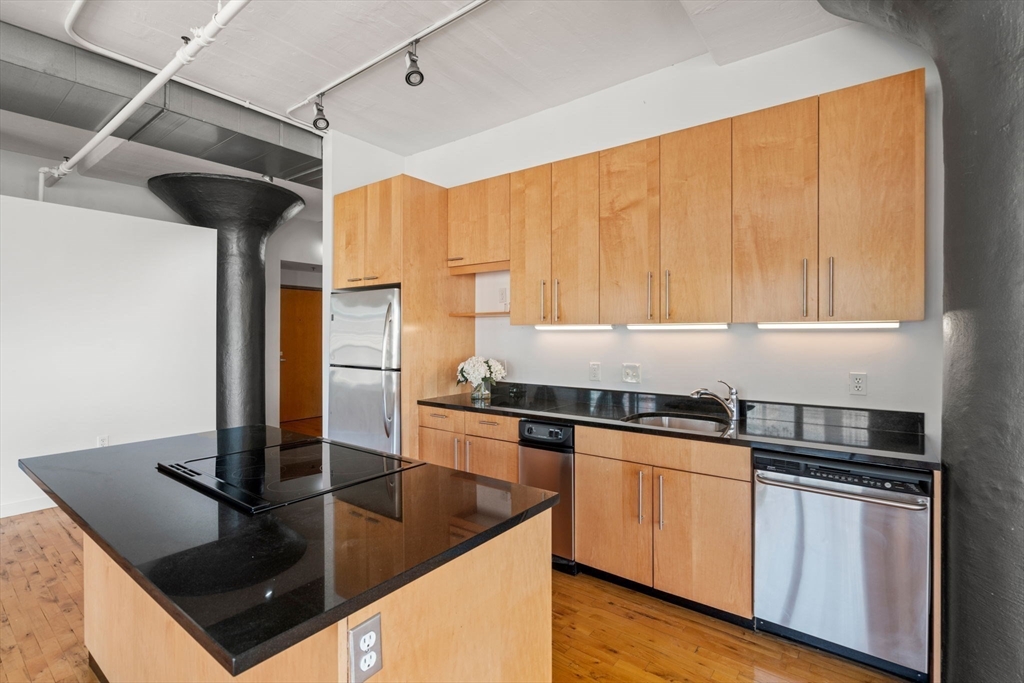 3 bed, 2 bath apartment for rent at 210 Lincoln St Unit 601, Leather District — photo 5 of 24