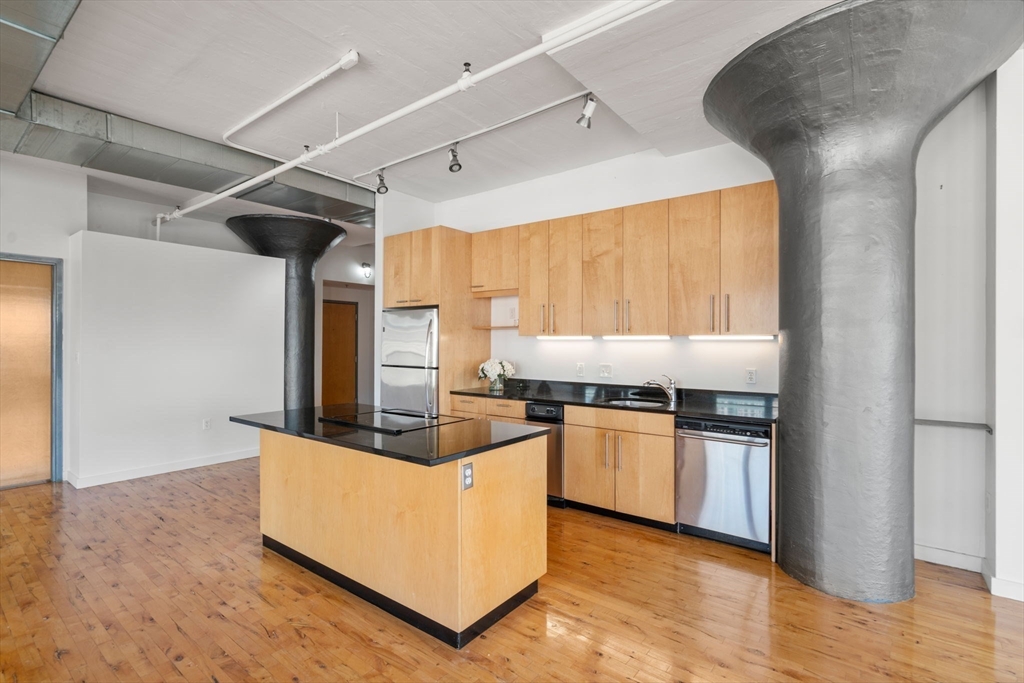 3 bed, 2 bath apartment for rent at 210 Lincoln St Unit 601, Leather District — photo 4 of 24