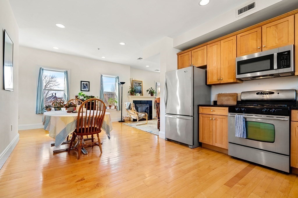 2 bed, 2 bath apartment for rent at 210 Summer St Unit 3, Spring Hill — photo 7 of 25