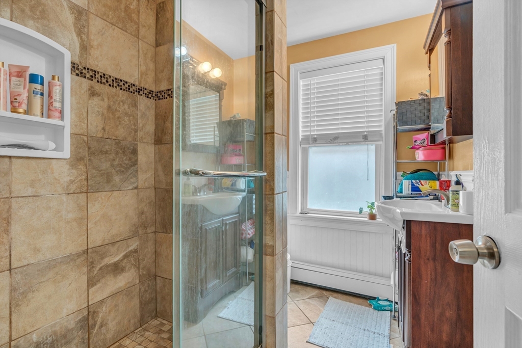 4 bed, 2 bath apartment for rent at 210 W 8th Unit SF, South Boston — photo 8 of 17