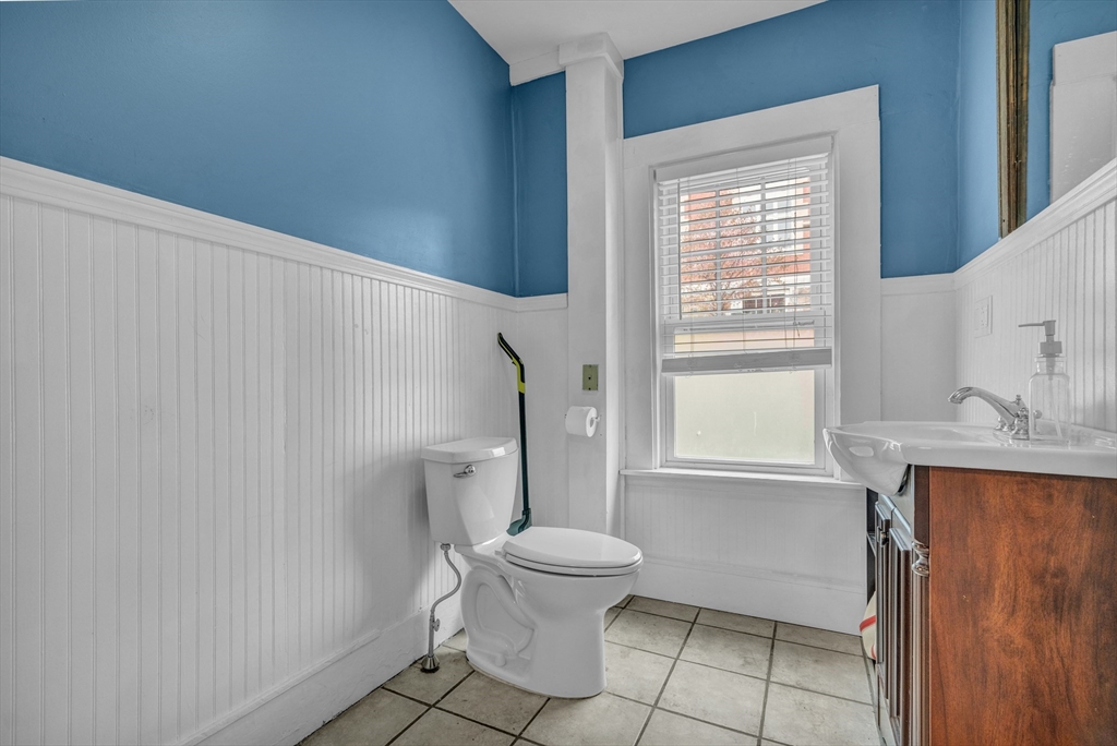 4 bed, 2 bath apartment for rent at 210 W 8th Unit SF, South Boston — photo 5 of 17