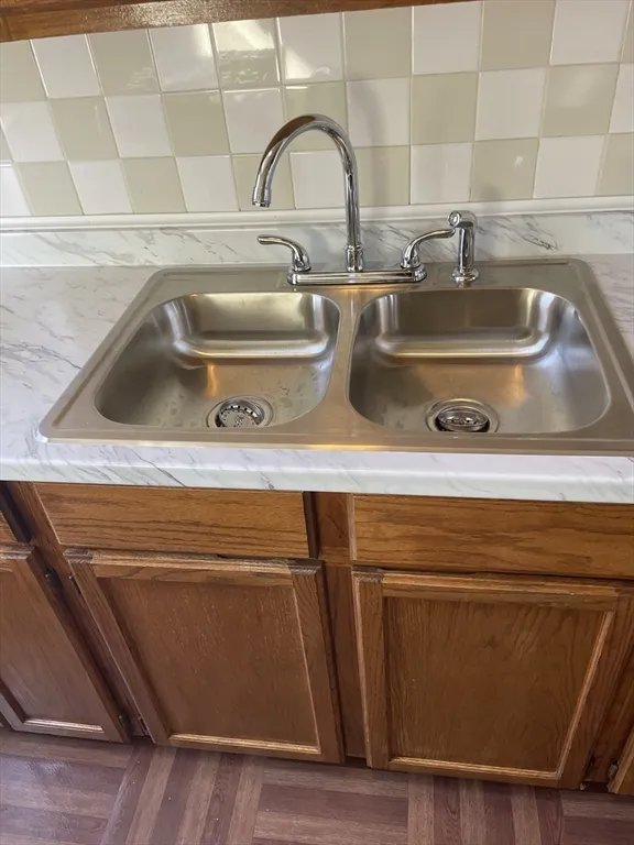 3 bed, 1 bath apartment for rent at 210 Whitman St Unit 2, Far North — photo 5 of 14