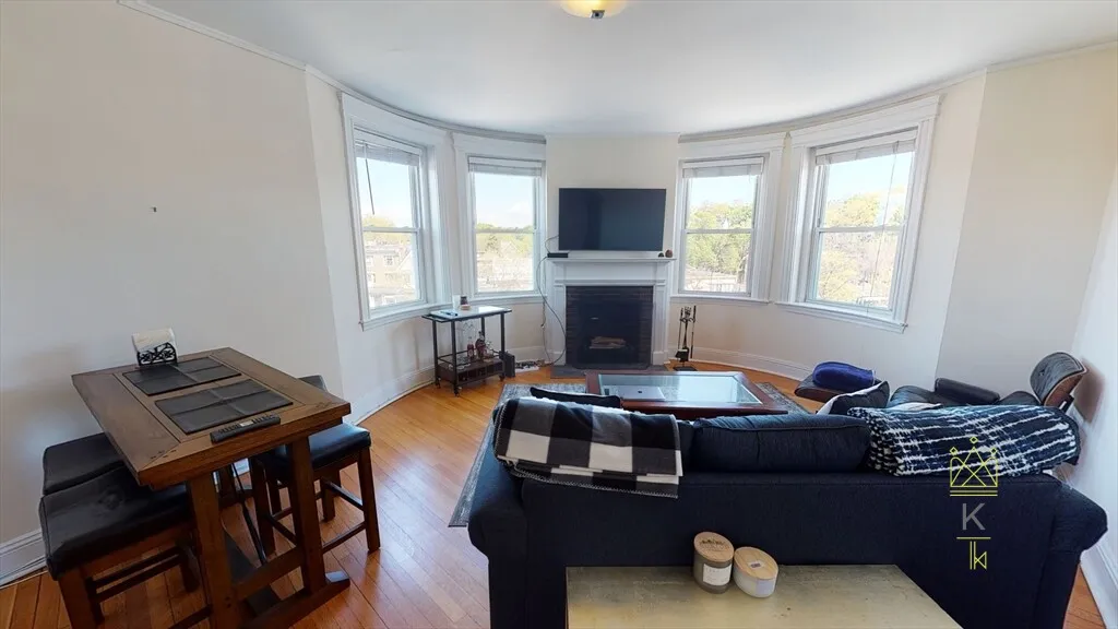 1 bed, 1 bath apartment for rent at 210 Winthrop Rd Unit 12, Aspinwall Hill