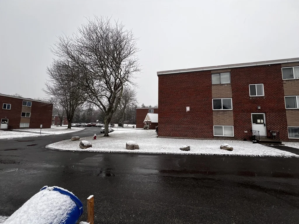 2 bed, 1 bath apartment for rent at 2108 Phillips Rd Unit 47, New Bedford — photo 2 of 5
