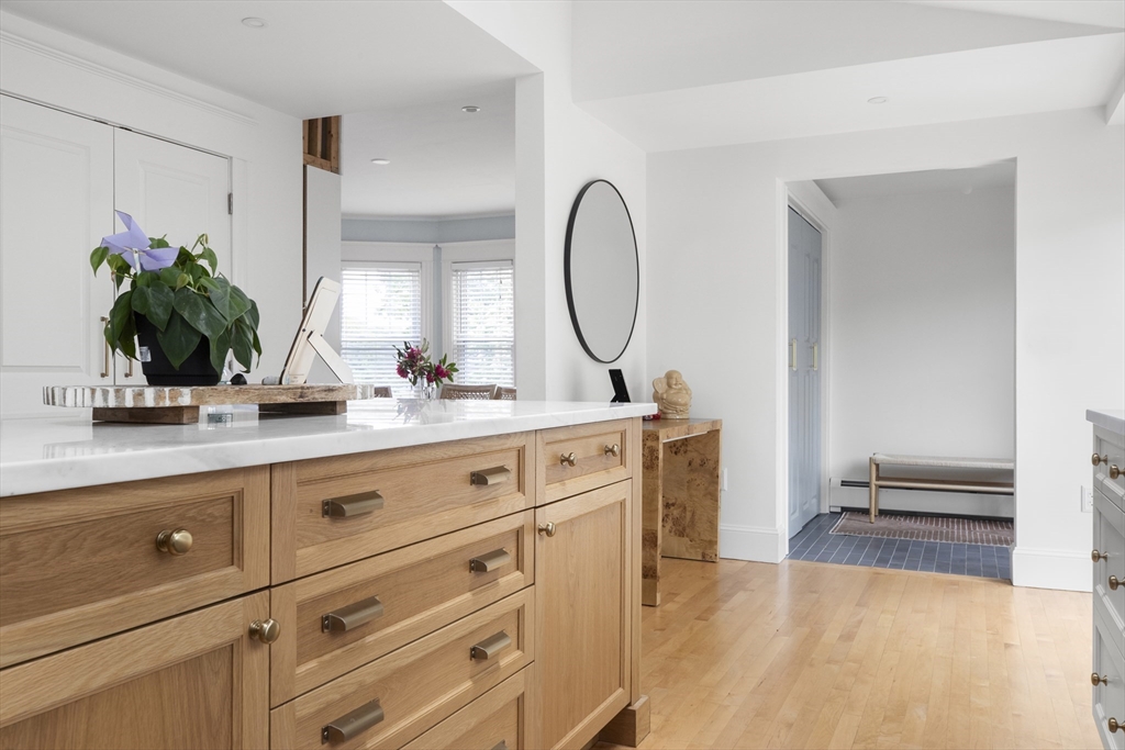 3 bed, 2 bath apartment for rent at 211 Castle Rd, Nahant — photo 2 of 12