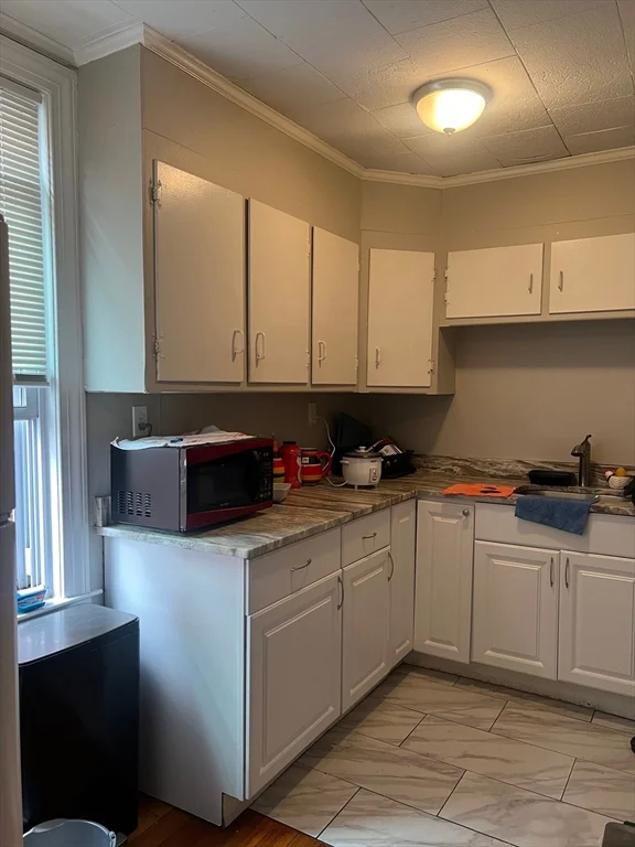 3 bed, 1 bath apartment for rent at 211 Chestnut St Unit 2, Lynn — photo 9 of 10