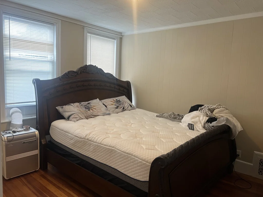 3 bed, 1 bath apartment for rent at 211 Chestnut St Unit 2, Lynn — photo 5 of 10