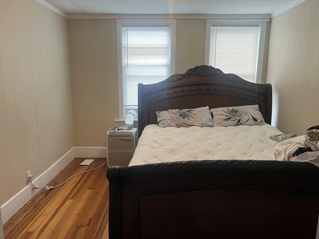 3 bed, 1 bath apartment for rent at 211 Chestnut St Unit 2, Lynn — photo 4 of 10