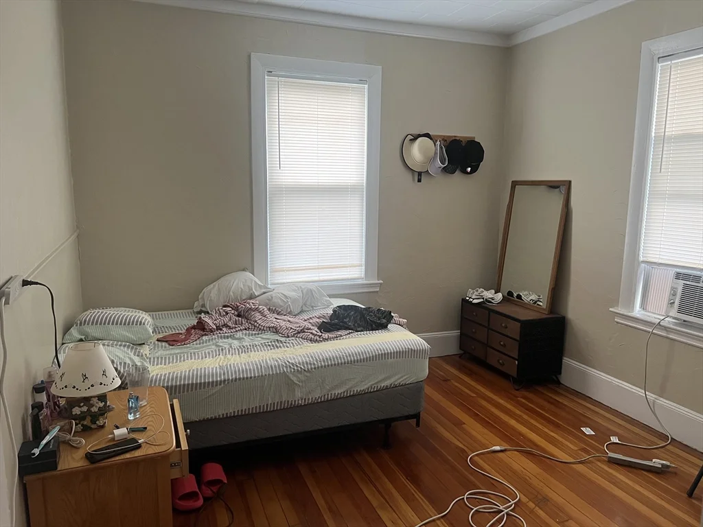 3 bed, 1 bath apartment for rent at 211 Chestnut St Unit 2, Lynn — photo 6 of 10
