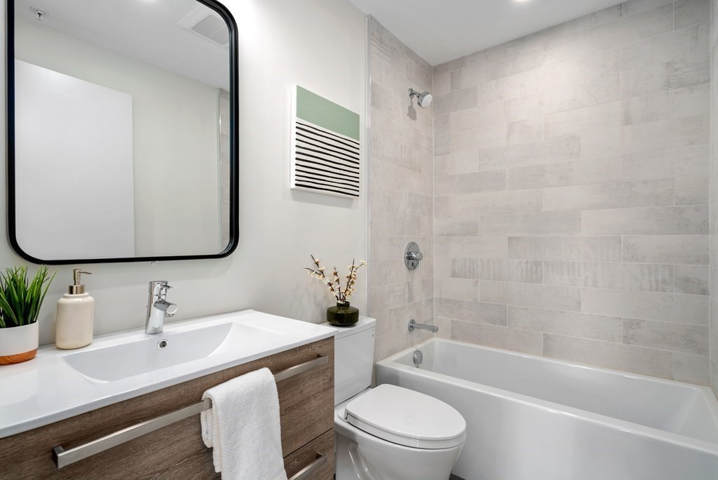 2 bed, 2 bath apartment for rent at 211 Condor St Unit 1, East Boston — photo 11 of 12