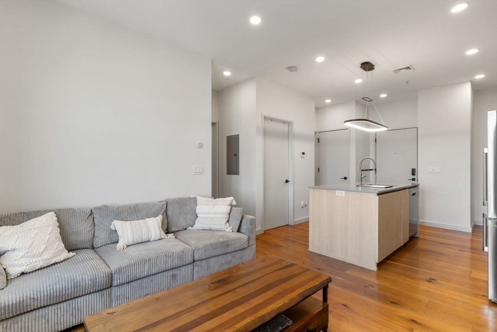 2 bed, 2 bath apartment for rent at 211 Condor St Unit 10, East Boston — photo 4 of 22