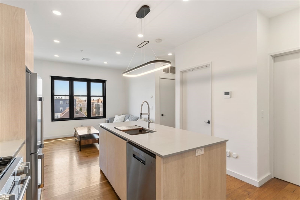 2 bed, 2 bath apartment for rent at 211 Condor St Unit 10, East Boston — photo 6 of 22