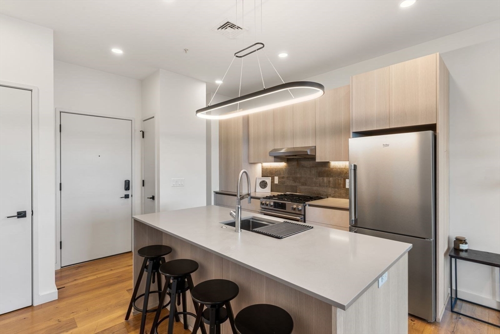 2 bed, 2 bath apartment for rent at 211 Condor St Unit 10, East Boston — photo 5 of 22