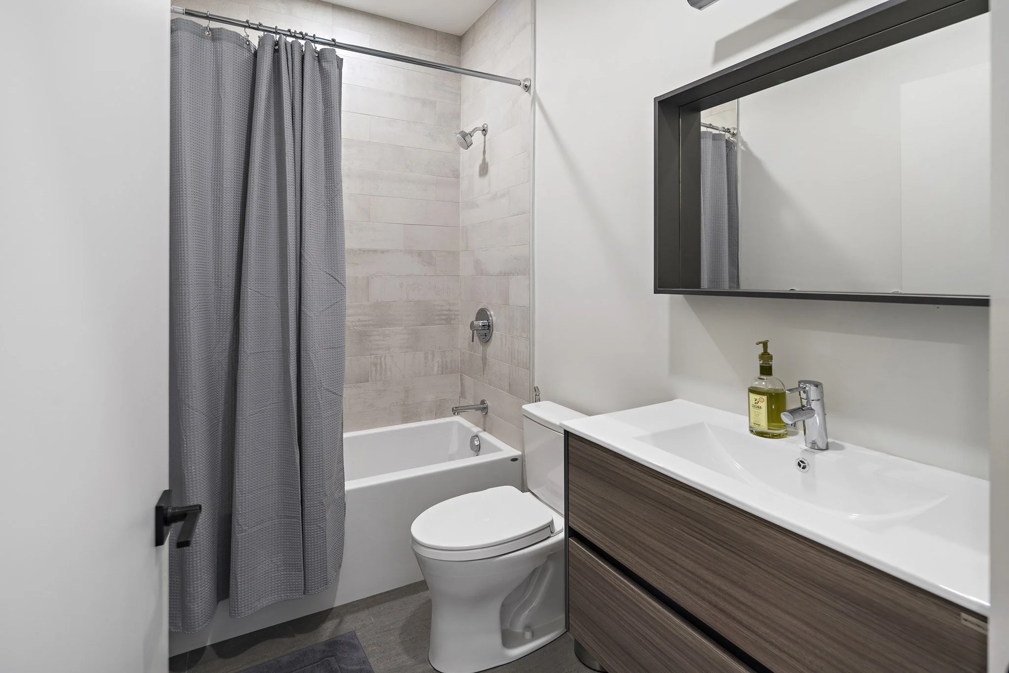 2 bed, 2 bath apartment for rent at 211 Condor Unit 8, East Boston — photo 15 of 17