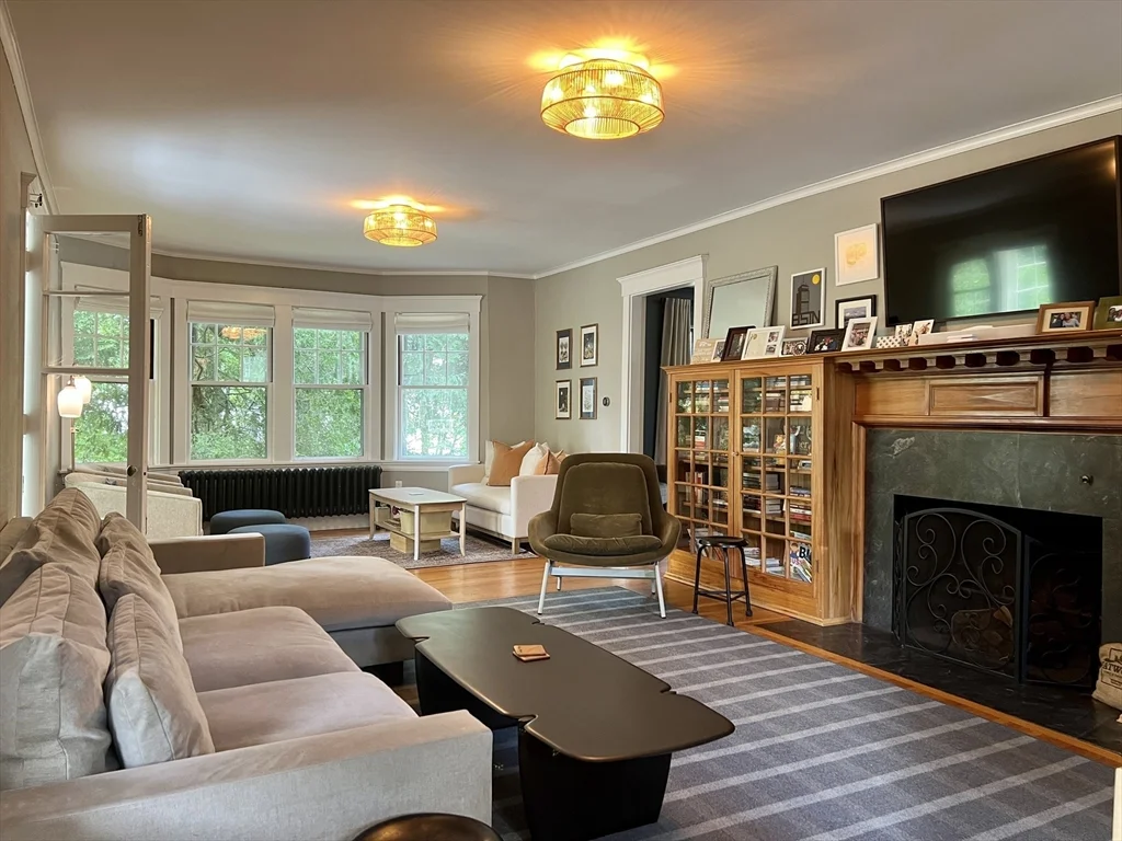 5 bed, 3 bath apartment for rent at 211 Forest St, Winchester — photo 3 of 41