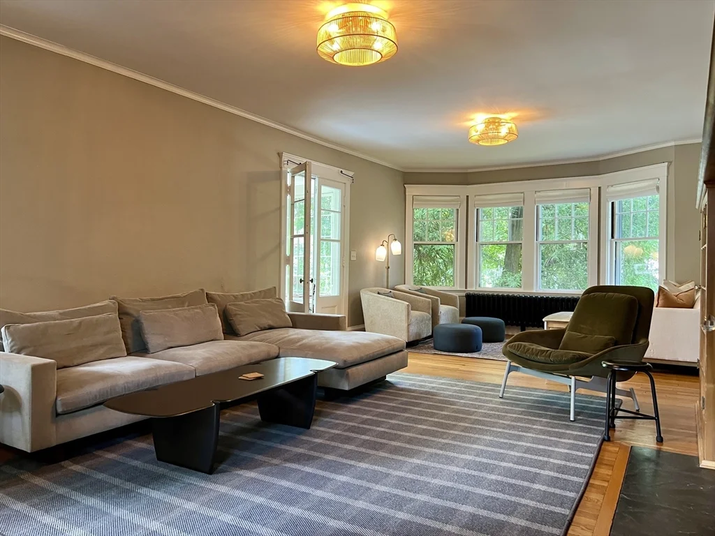 5 bed, 3 bath apartment for rent at 211 Forest St, Winchester — photo 6 of 41
