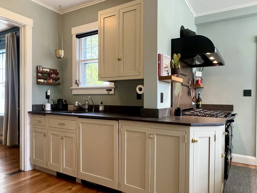 5 bed, 3 bath apartment for rent at 211 Forest St, Winchester — photo 12 of 41