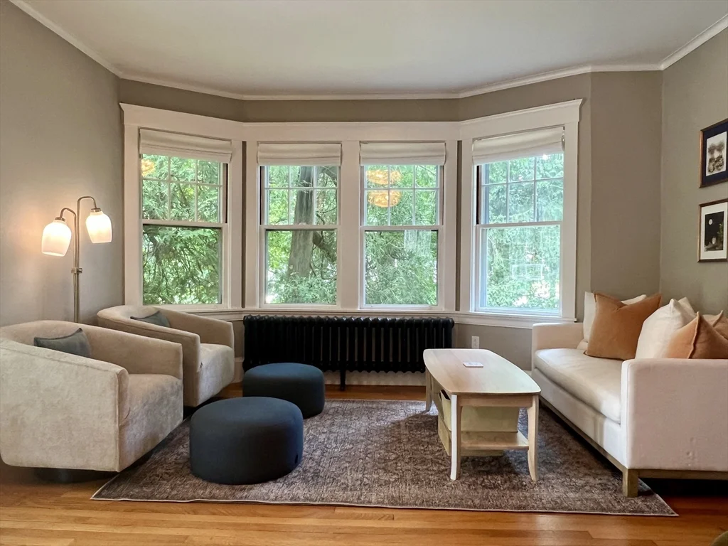 5 bed, 3 bath apartment for rent at 211 Forest St, Winchester — photo 4 of 41