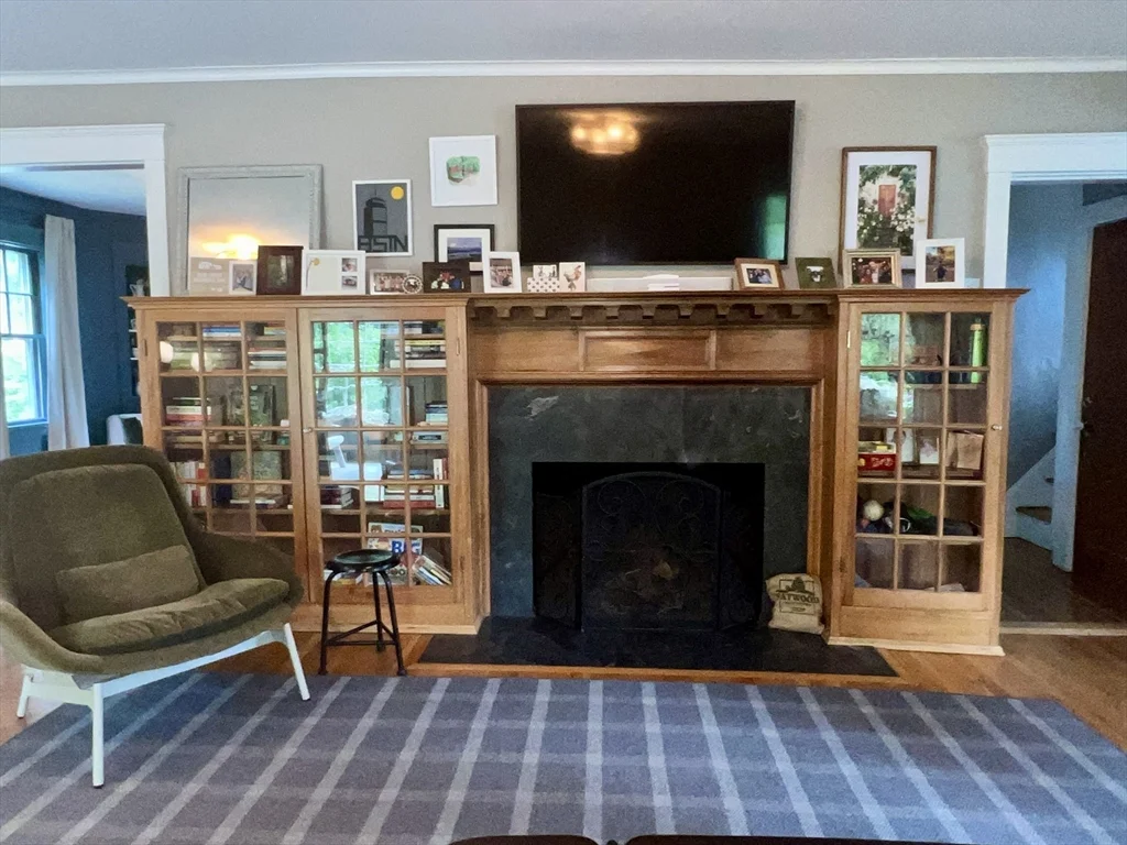 5 bed, 3 bath apartment for rent at 211 Forest St, Winchester — photo 7 of 41