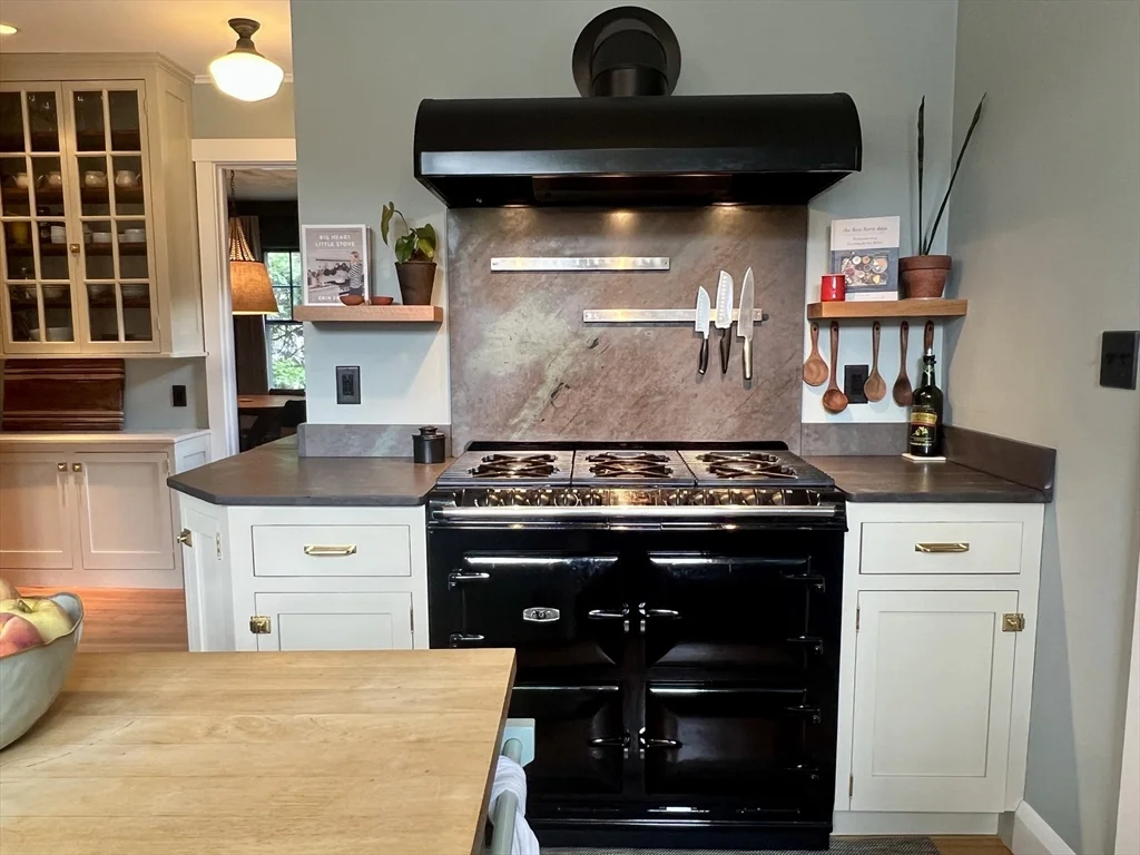 5 bed, 3 bath apartment for rent at 211 Forest St, Winchester — photo 11 of 41