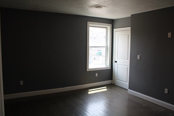 3 bed, 1 bath apartment for rent at 211 Green St Unit 2, Brockton — photo 7 of 13