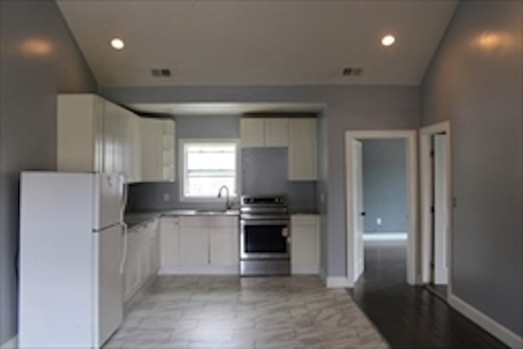 3 bed, 1 bath apartment for rent at 211 Green St Unit 2, Brockton — photo 1 of 13