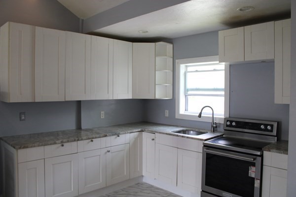 3 bed, 1 bath apartment for rent at 211 Green St Unit 2, Brockton — photo 3 of 13