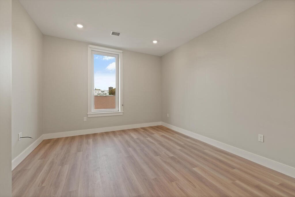 2 bed, 1 bath apartment for rent at 211 Green St Unit 206, Jamaica Plain — photo 4 of 13
