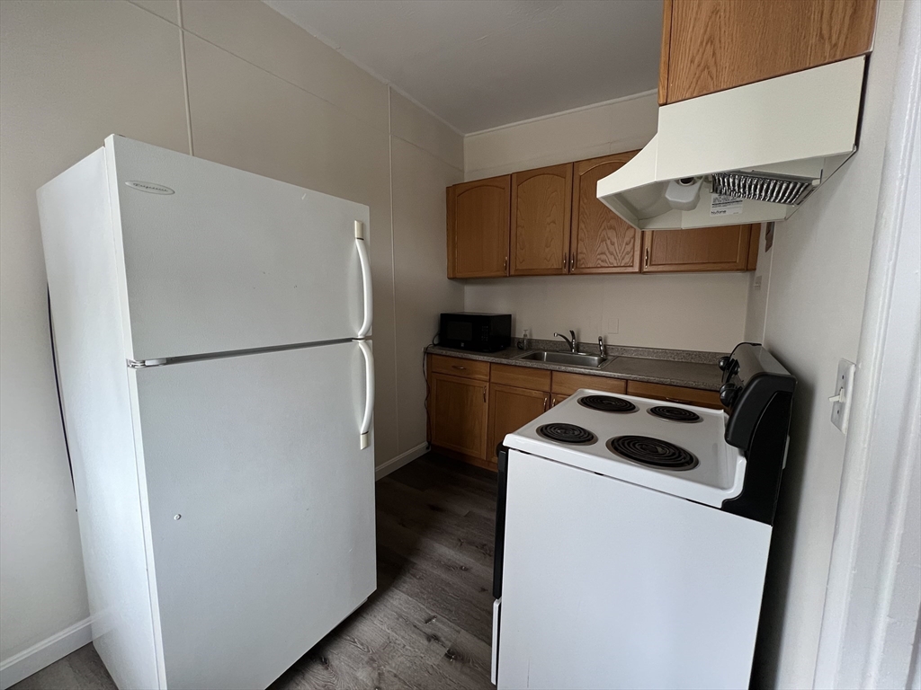 1 bed, 1 bath apartment for rent at 211 Harrison Ave Unit 5, Midtown — photo 2 of 9