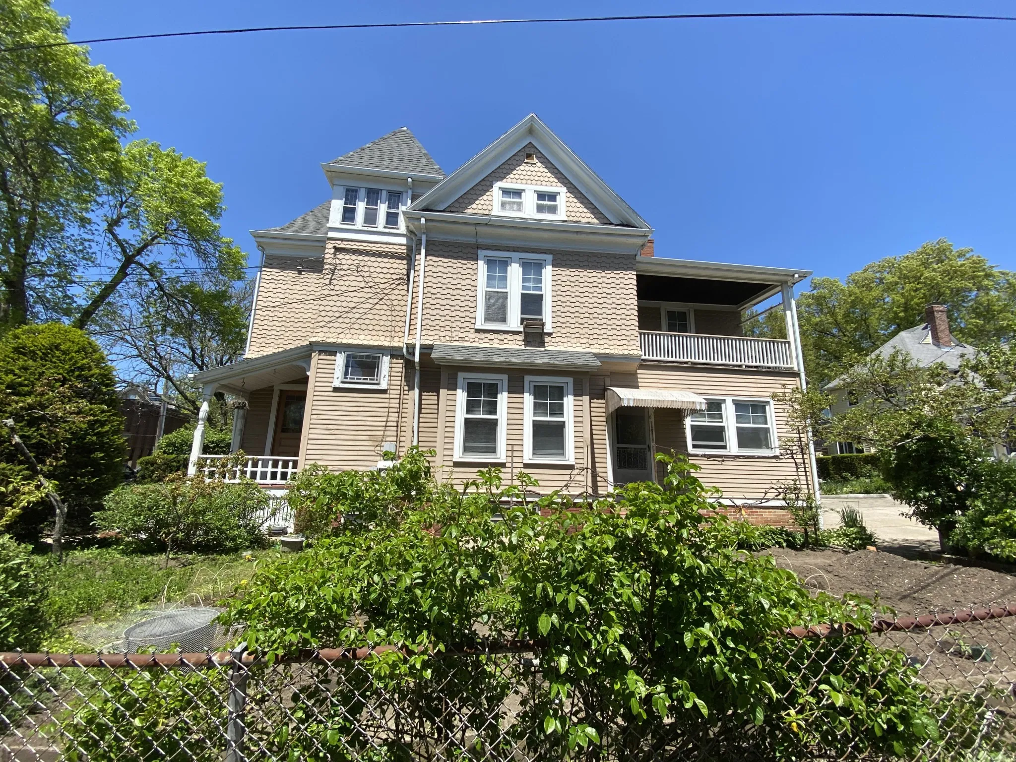 4 bed, 1 bath apartment for rent at 211 Holland St Unit 2, Teele Square — photo 40 of 44