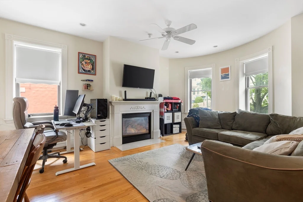 2 bed, 2 bath apartment for rent at 211 M St Unit 1, South Boston