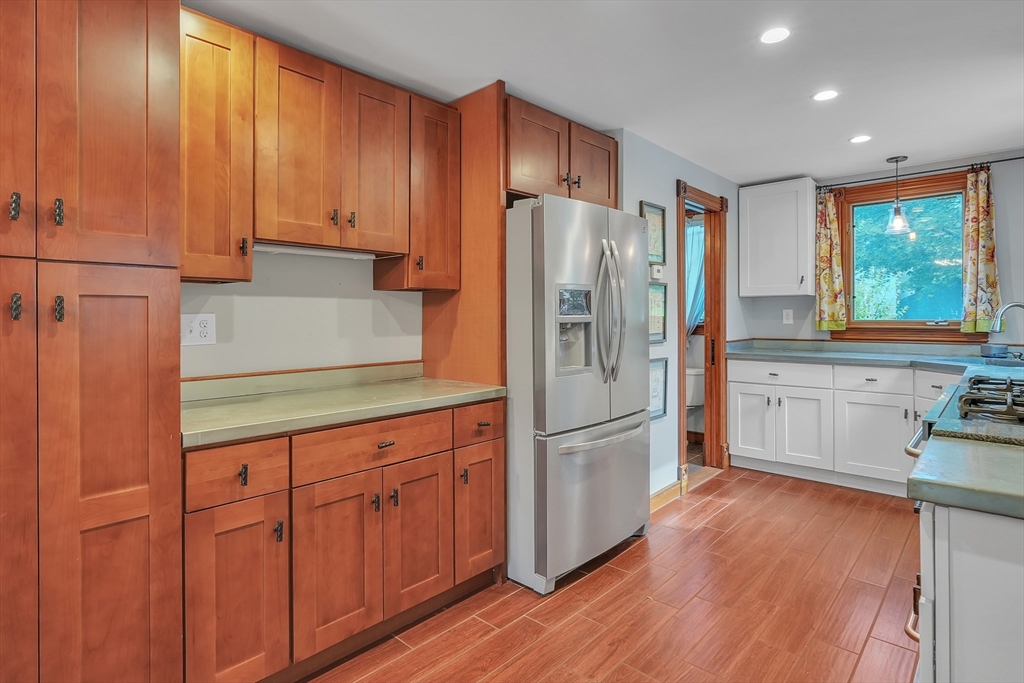 3 bed, 1 bath apartment for rent at 211 Mendon St, Hopedale — photo 3 of 17