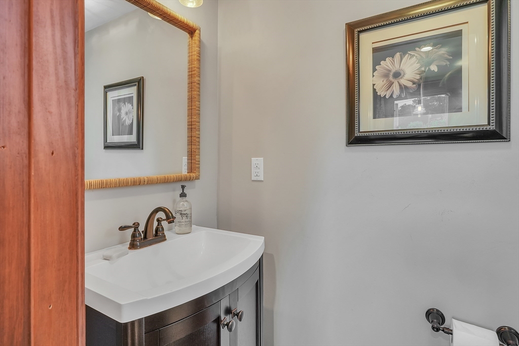 3 bed, 1 bath apartment for rent at 211 Mendon St, Hopedale — photo 7 of 17