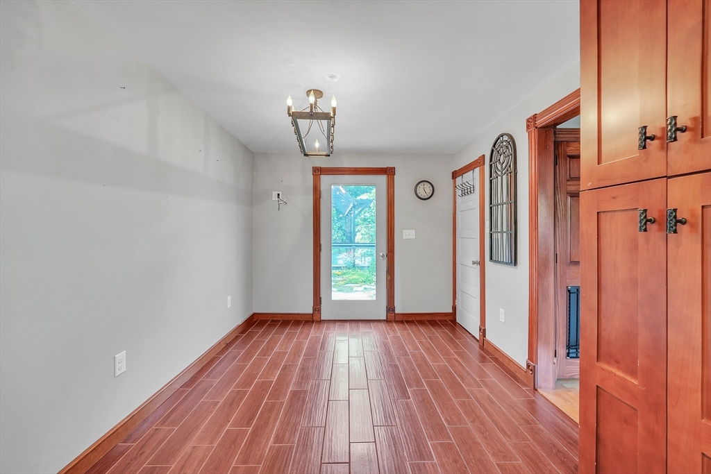 3 bed, 1 bath apartment for rent at 211 Mendon St, Hopedale — photo 6 of 17