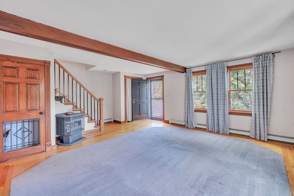 3 bed, 1 bath apartment for rent at 211 Mendon St, Hopedale — photo 8 of 17